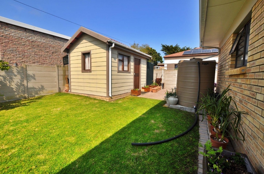 4 Bedroom Property for Sale in Fraaiuitsig Western Cape